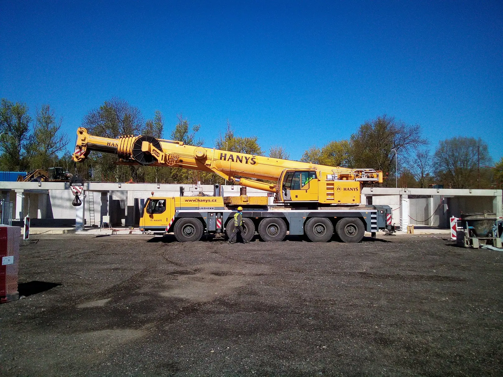Mobile & Heavy Lift Cranes